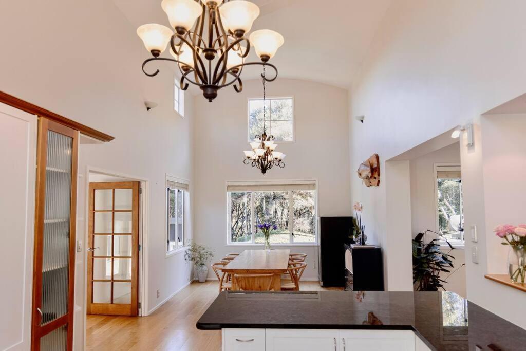 Modern Lifestyle Retreat With Stunning City View โอ๊คแลนด์ ภายนอก รูปภาพ