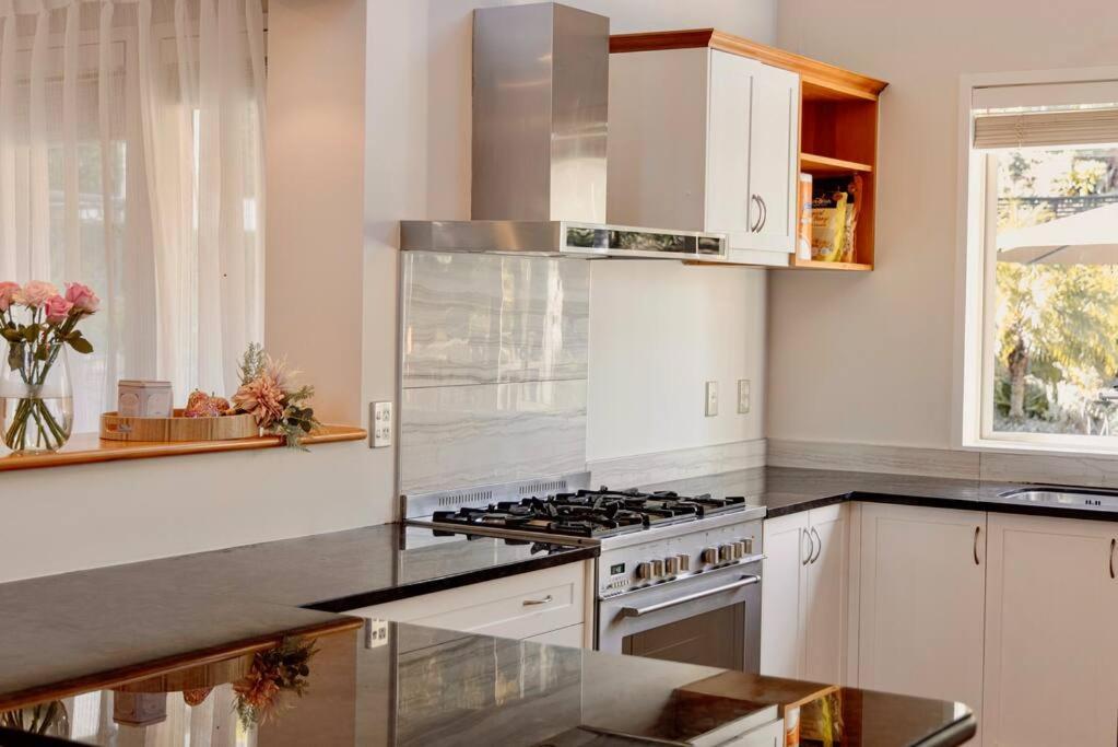 Modern Lifestyle Retreat With Stunning City View โอ๊คแลนด์ ภายนอก รูปภาพ
